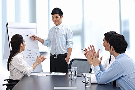 以上“匯總介紹公司股權轉讓時應注意問題”全部內容，變更股東方面不明白之處可以直接在頁面右側咨詢客服、或者24小時服務熱線電話進行咨詢。 