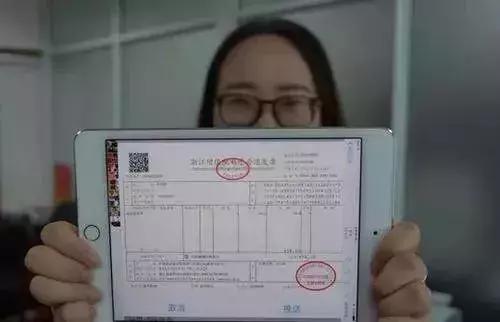 趕緊告訴其他會(huì)計(jì)！以后再也不用貼發(fā)票、打印會(huì)計(jì)賬簿憑證了！